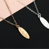 Colar com pingente de Surf