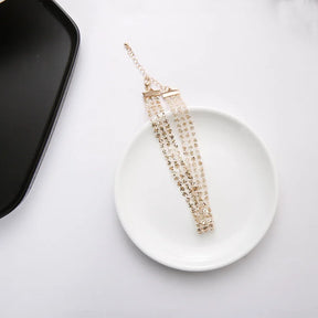 Colar com pingente de animal