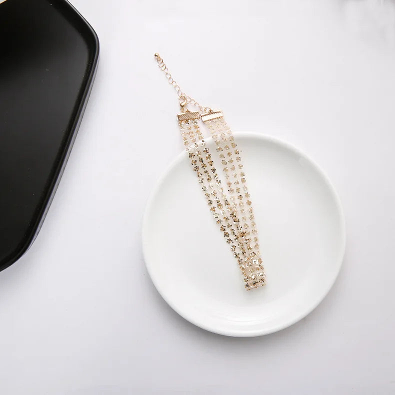 Colar com pingente de animal