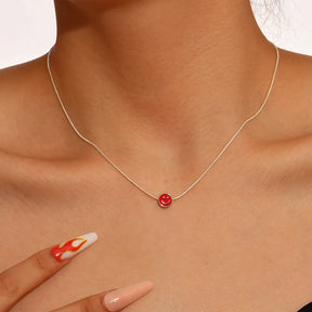 Colar com pingente de esmalte