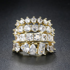 Anel de zirconia com cor dourada