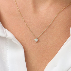 Colar com flor delicado