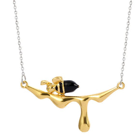 Colar com pingente de animal