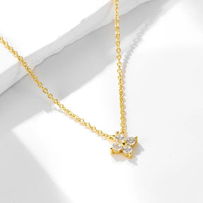 Colar com flor delicado