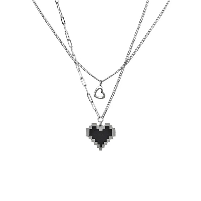 Colar com pingente de animal