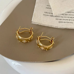 Brinco Chama Estrelada – Design Vintage com Zircônia