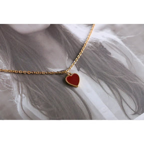 Colar com pingente de animal