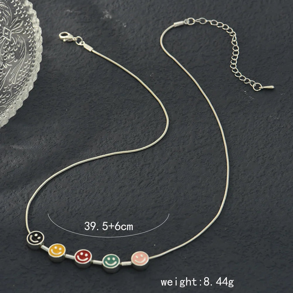 Colar com pingente de esmalte