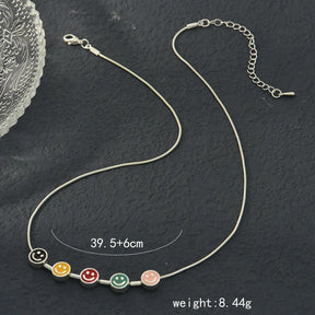 Colar com pingente de esmalte