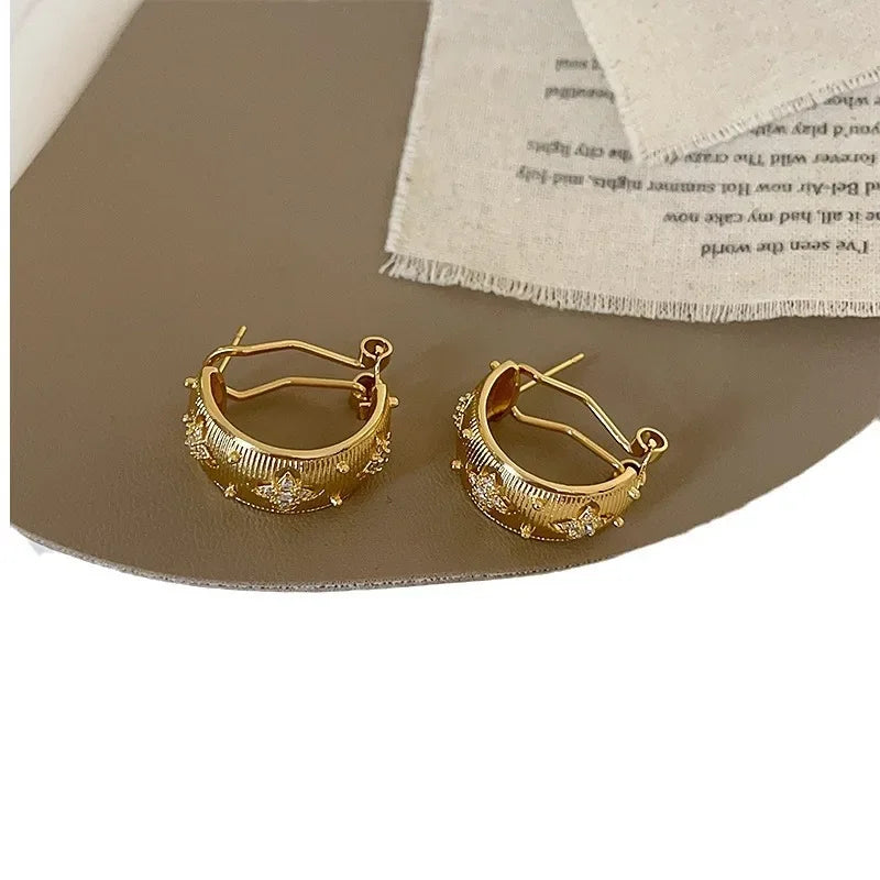 Brinco Chama Estrelada – Design Vintage com Zircônia