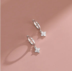 Brinco com trevo de 4 folhas