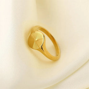 Anel Feminino Wave – Design Moderno e Chunky