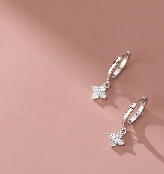 Brinco com trevo de 4 folhas