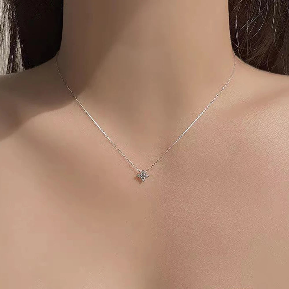 Colar com flor delicado