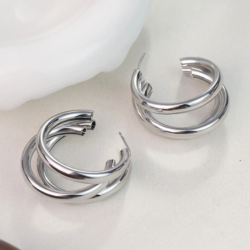 Brinco C Shape Dourado – Geométrico e Fashion