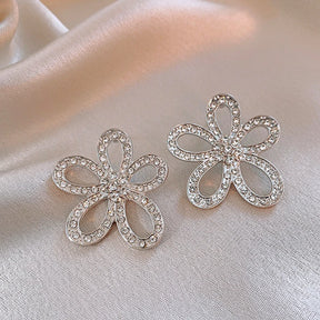 Brinco de flor com pérola