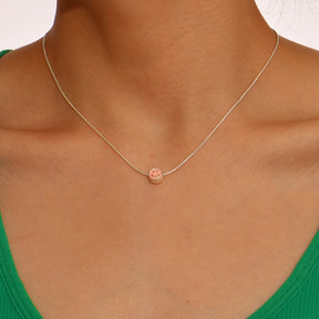 Colar com pingente de esmalte